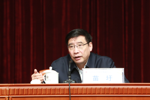 工業(yè)和信息化部部長苗圩作報告_編輯